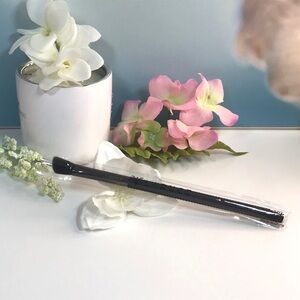Laruce Angled Shading Eyeshadow Brush LR117 Synthetic Black *Brand New in Sleeve